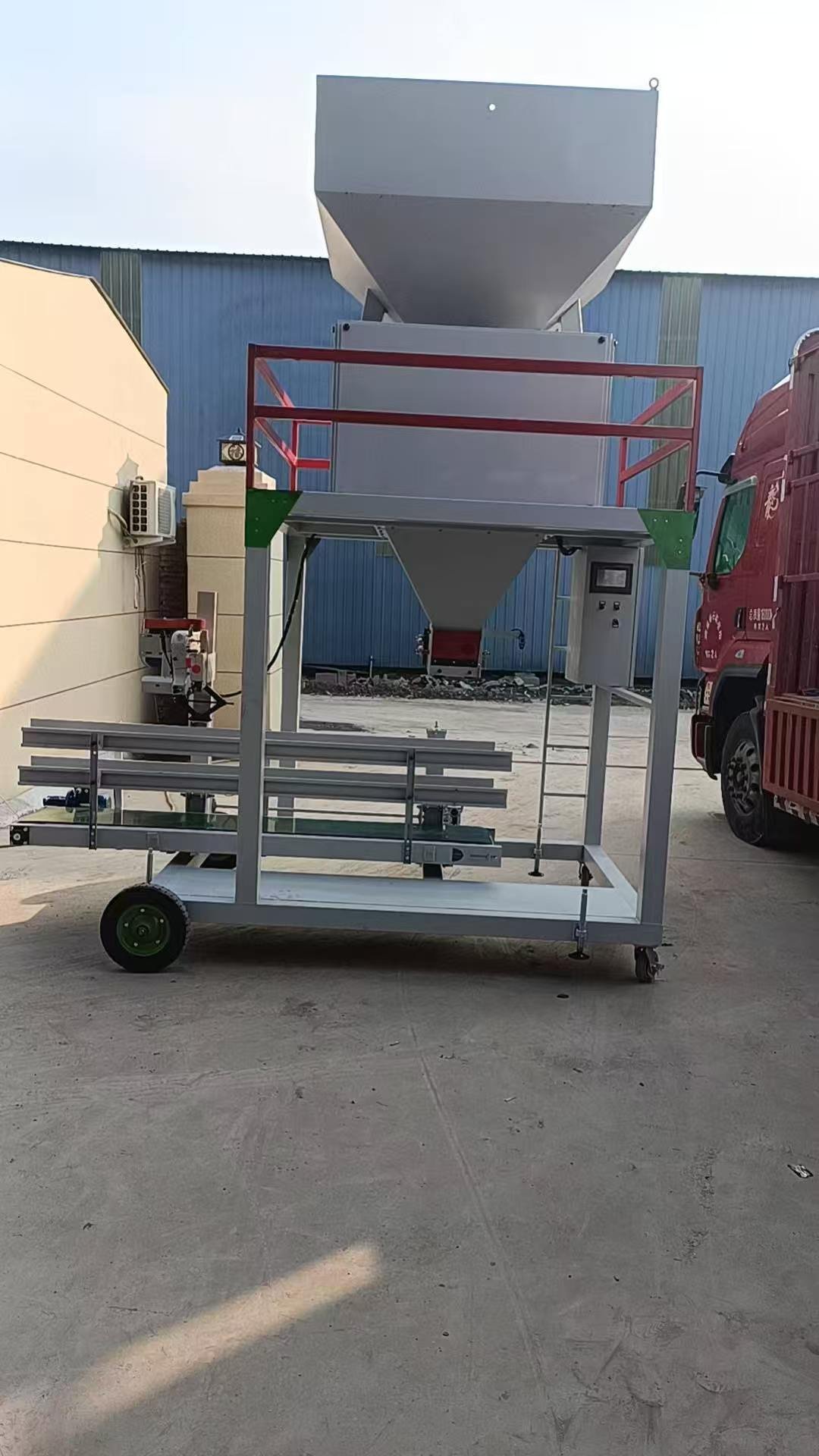Dual-Operator Electric Bagging Scale